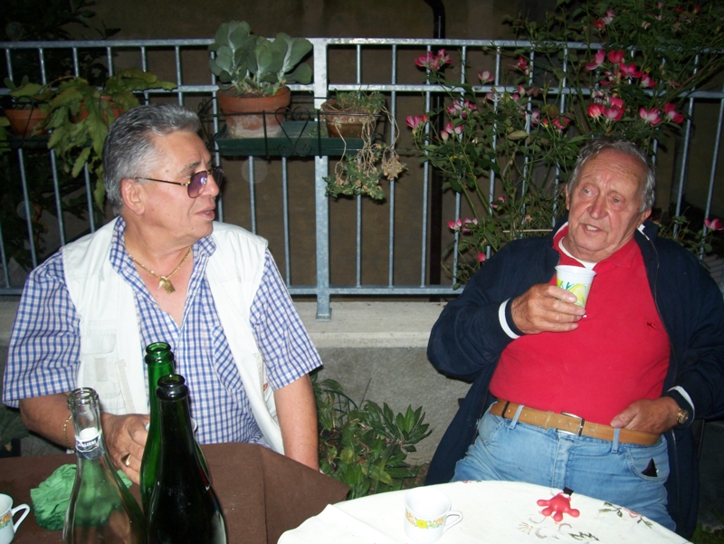  Image name: Persone134.jpg 
 width: 800 pixel 
 height: 601 pixel 
 Size: 413259 bytes 
 Click to enlarge 